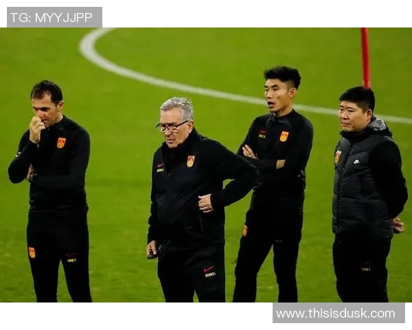 国足新名单即将公布老中青完美搭配三大新星领衔进攻郑智缺席东亚杯