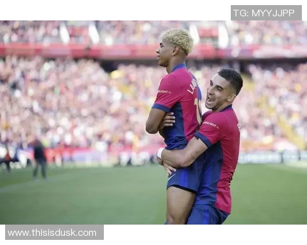 西甲最新动态巴萨稳居榜首领先皇马7分争夺激烈